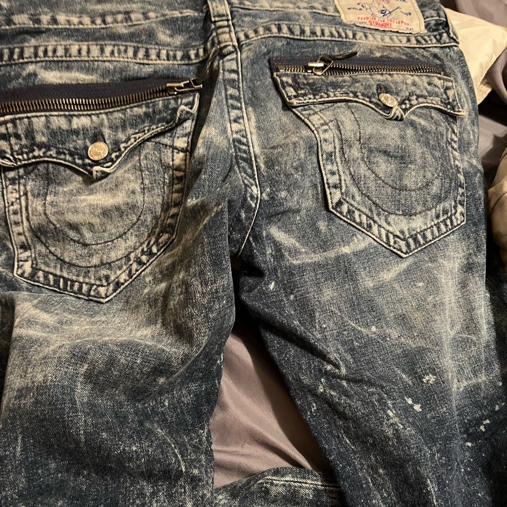 Men’s true religion stone washed jeans